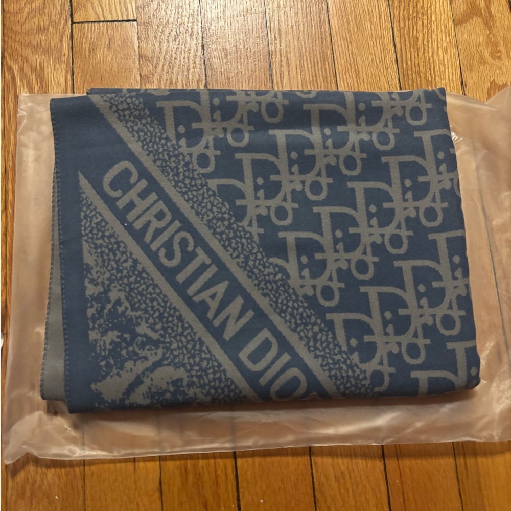 Dior blue and grey wrap